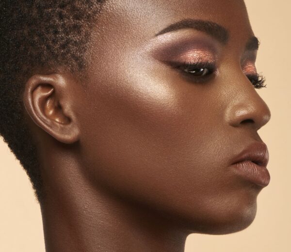 HUDA BEAUTY
NUDE Obsessions Eyeshadow Palette - Imagem 3